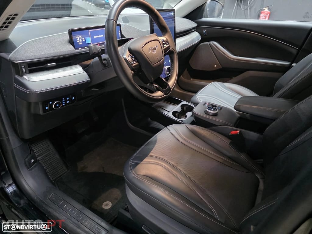 Ford Mustang Mach-E 75.7 kWh Base