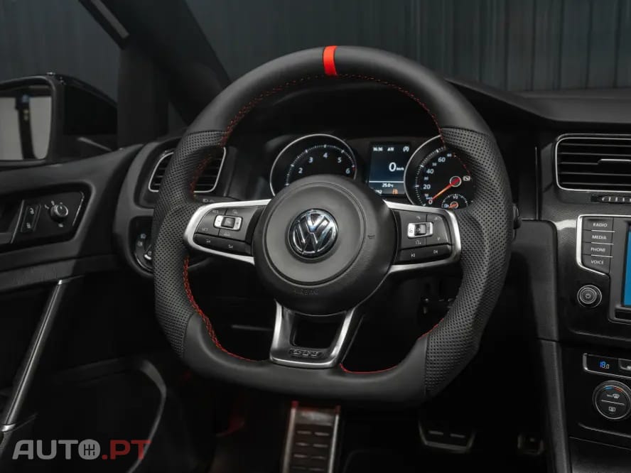 Volkswagen Golf GTI Performance BlueMotion DSG