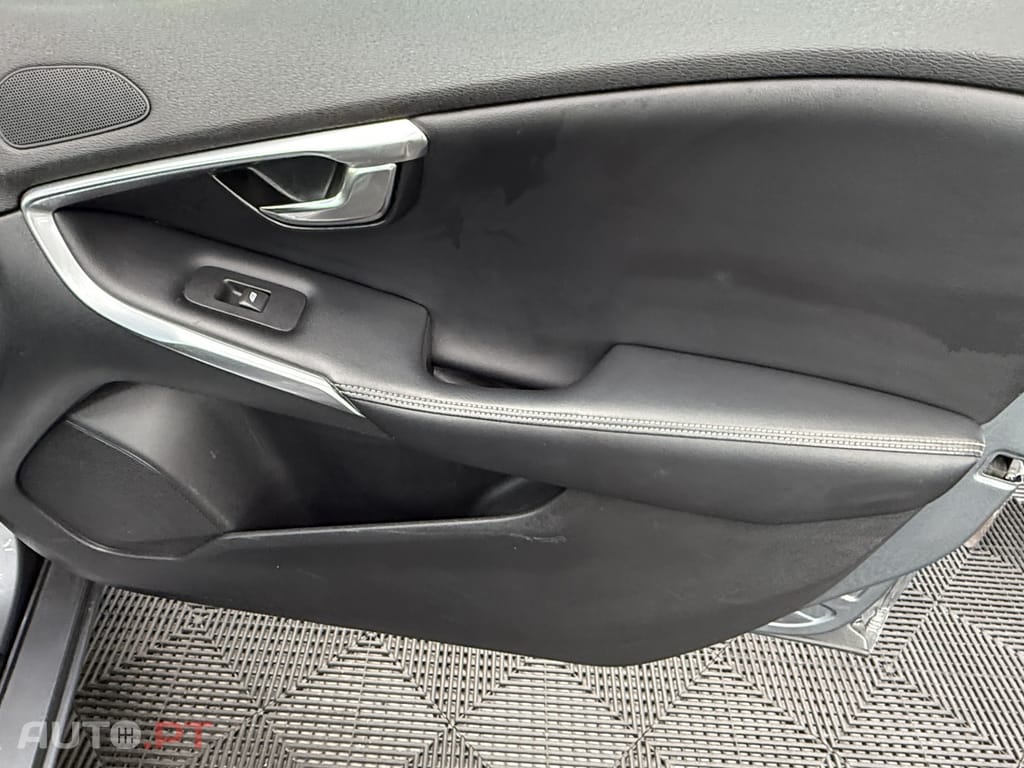 Volvo V40 2.0 D2 R-Design Momentum Geartronic