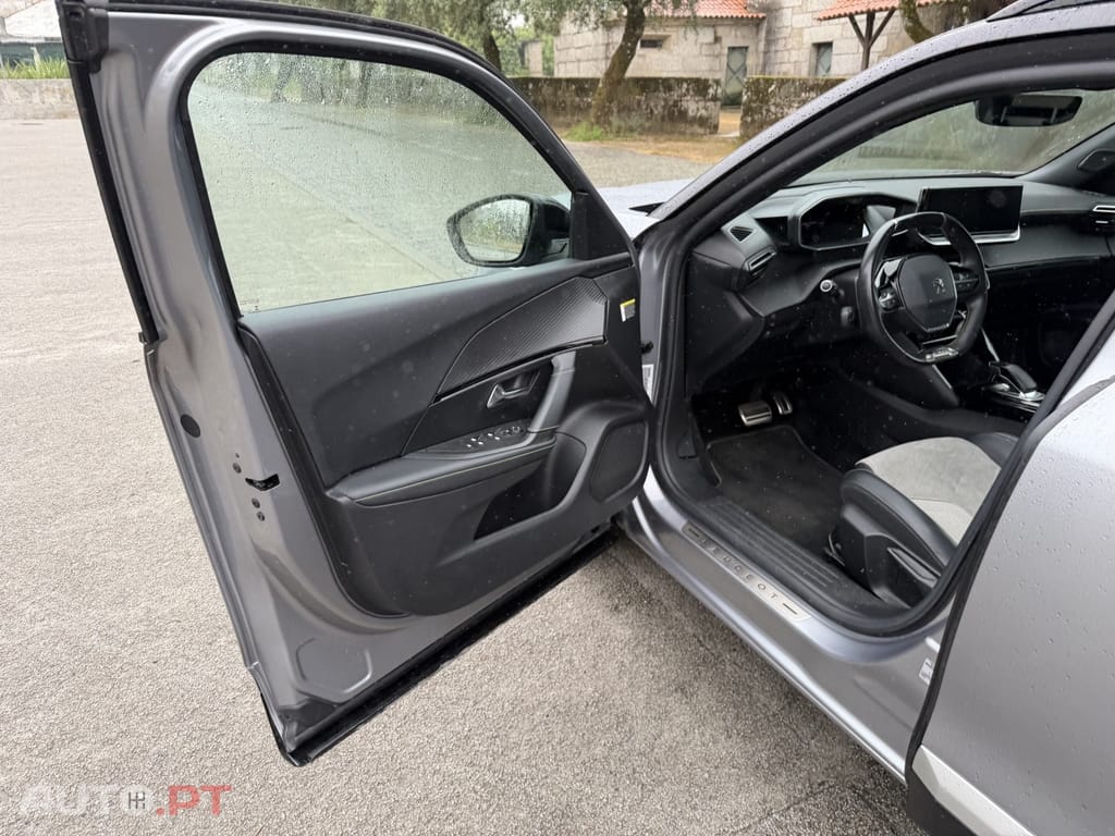 Peugeot E-2008 54 kWh GT