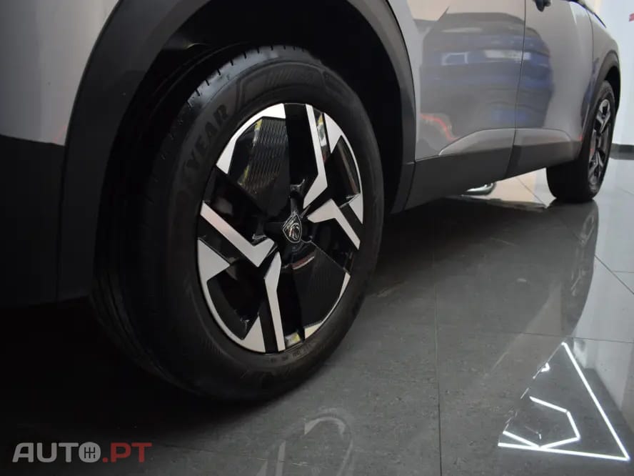 Peugeot 2008 1.2 PureTech Allure EAT8
