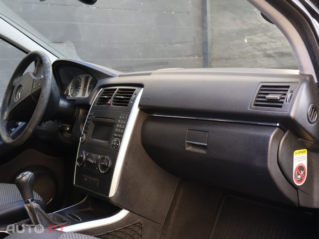 Mercedes-Benz B 180 CDi — fotografia 11