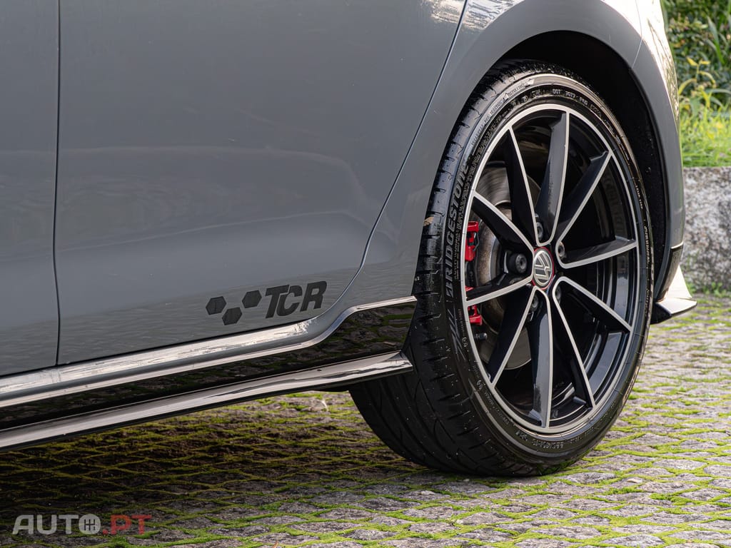Volkswagen Golf 2.0 TSI TCR DSG