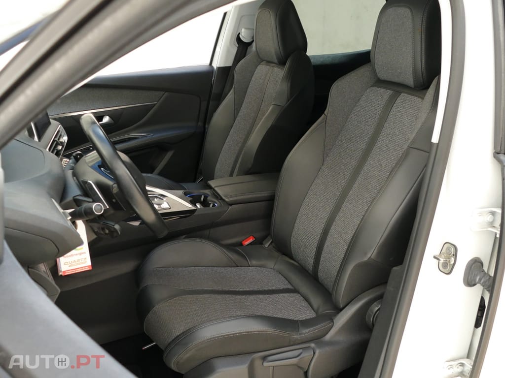 Peugeot 3008 1.6 Hybrid Allure e-EAT8