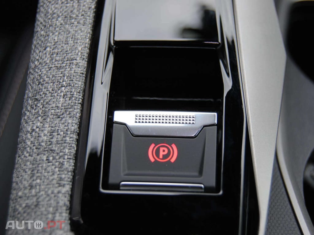 Peugeot 5008 1.2 Hybrid Allure e-DCS6