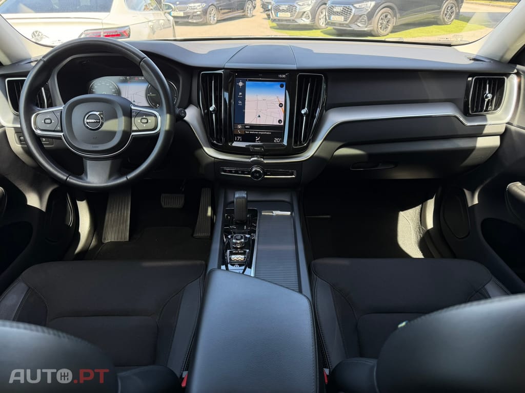 Volvo XC60 2.0 T8 PHEV Momentum Plus AWD