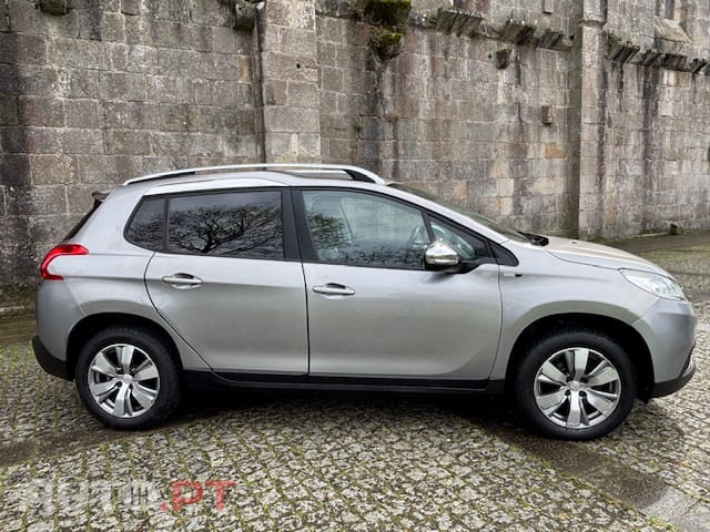 Peugeot 2008 1.2 PURETECH STYLE