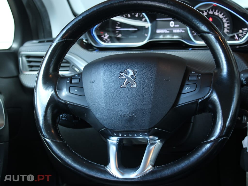 Peugeot 2008 1.2 PureTech Allure