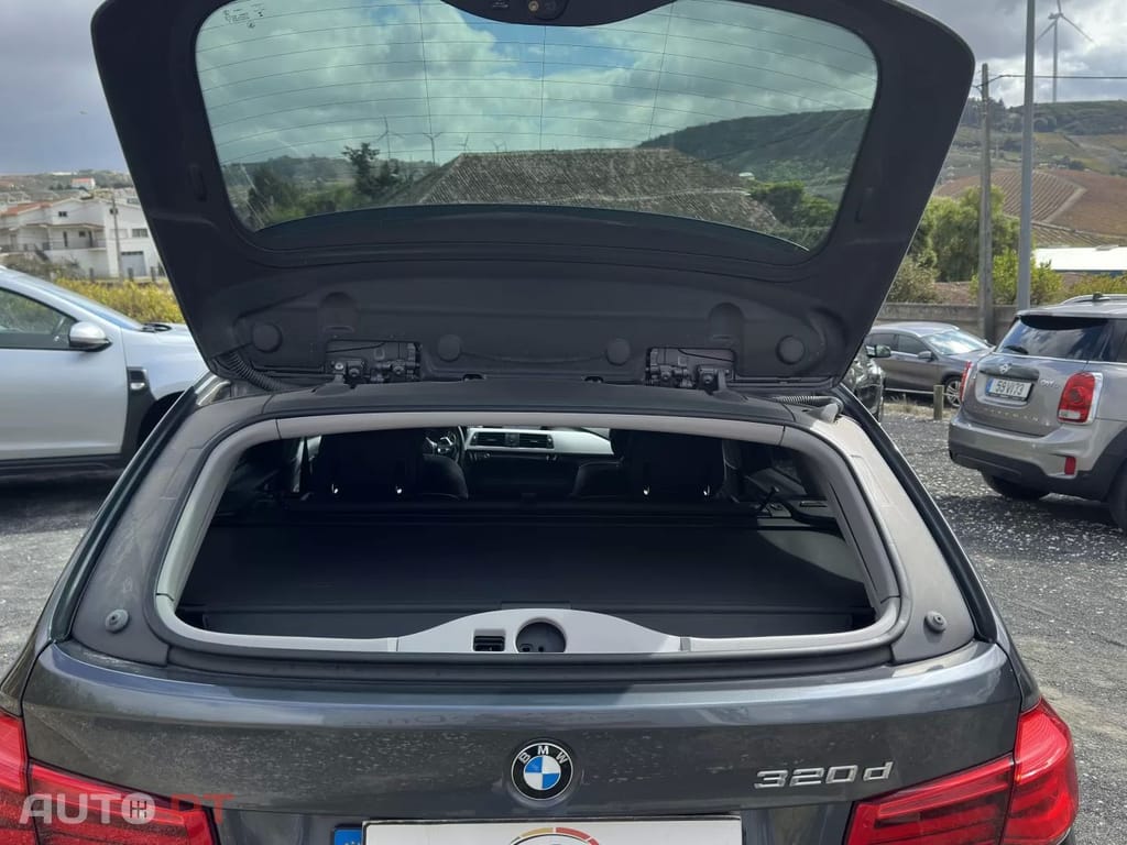 BMW 320 d Touring Advantage Auto