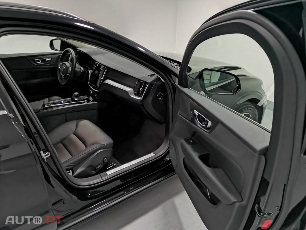 Volvo V60 2.0 B4 Plus Dark Auto
