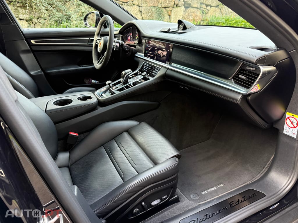 Porsche Panamera 4 E-Hybrid Platinum Edition