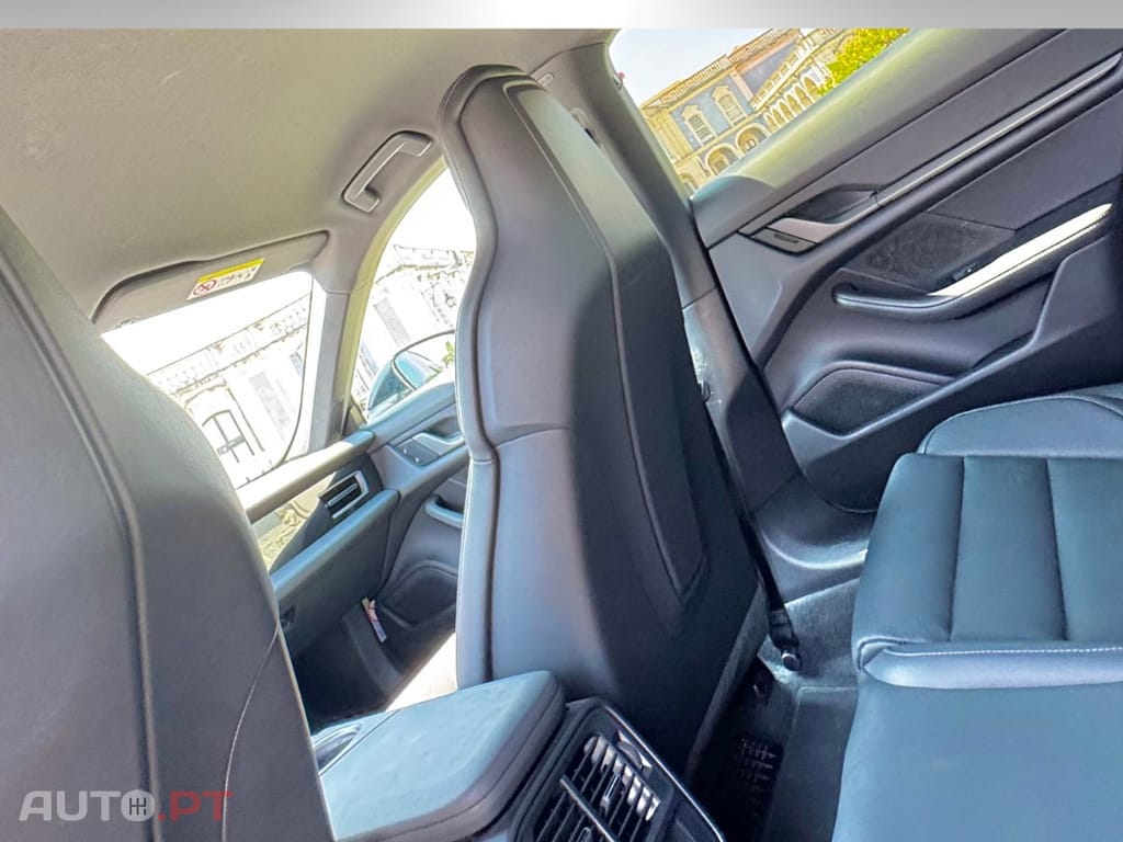 Porsche Taycan Outros