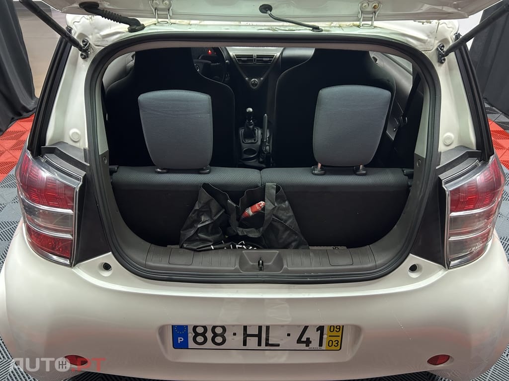 Toyota iQ 1.0 VVT-i