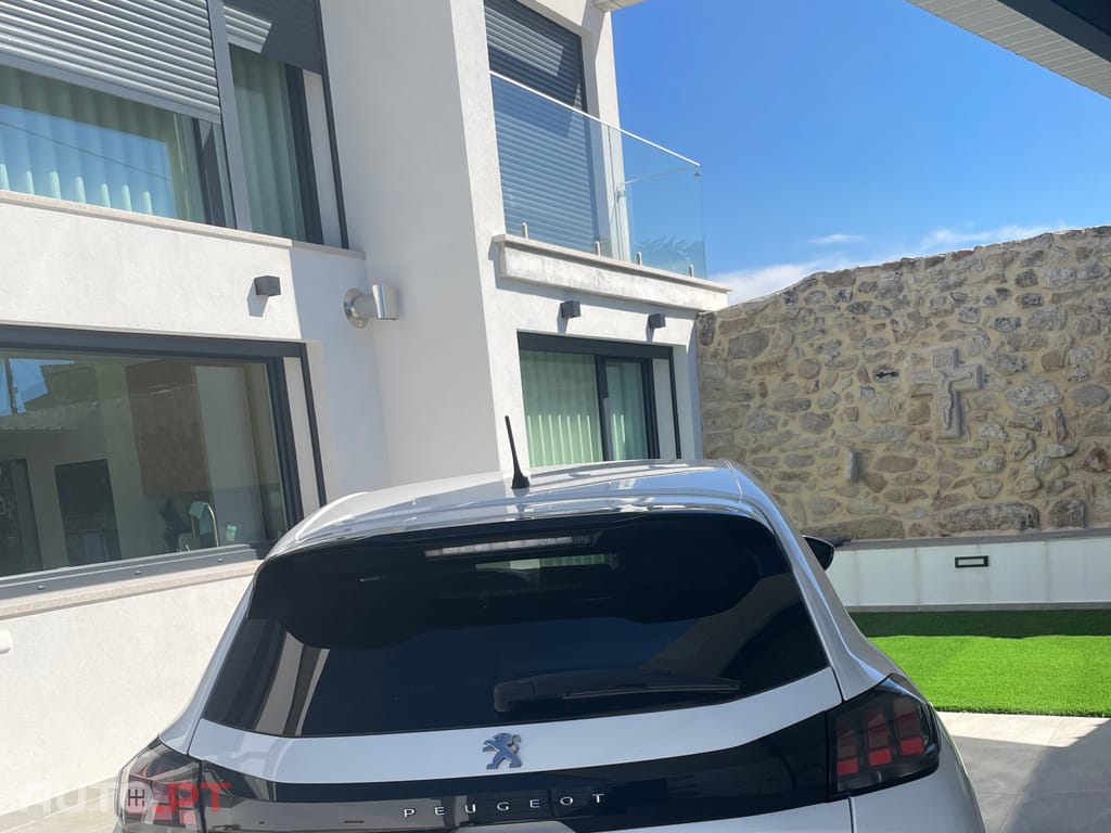 Peugeot 208 Allure Eat 8