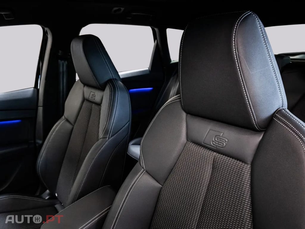Audi Q4 E-Tron I.V.A DEDUTIVEL 55 S LINE BLACK