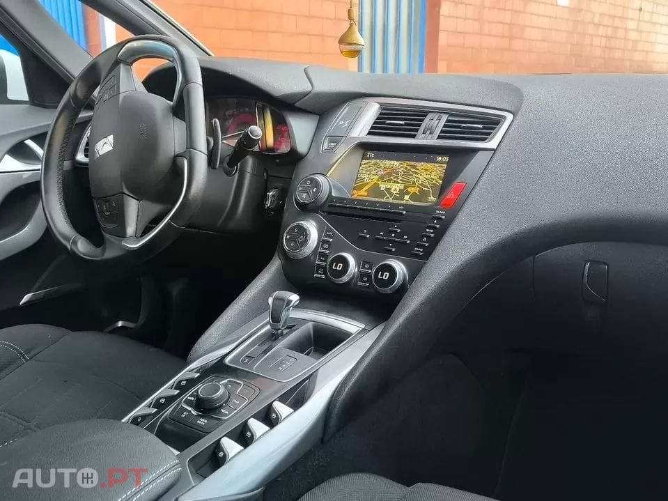 Citroen DS5 1.6 e-HDi Air. So Chic CMP6 112g
