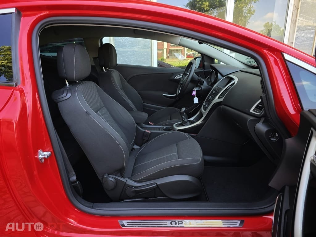 Opel Astra GTC 1.7 CDTi S/S J19