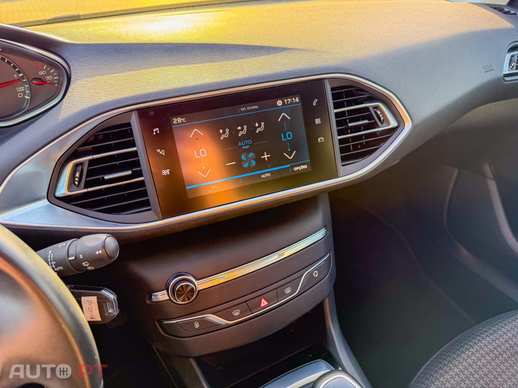 Peugeot 308 1.5 BlueHDi Business Line