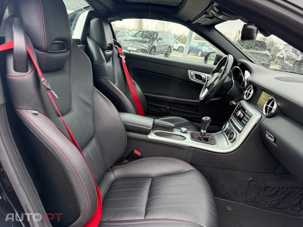 Mercedes-Benz SLK 200 Outro