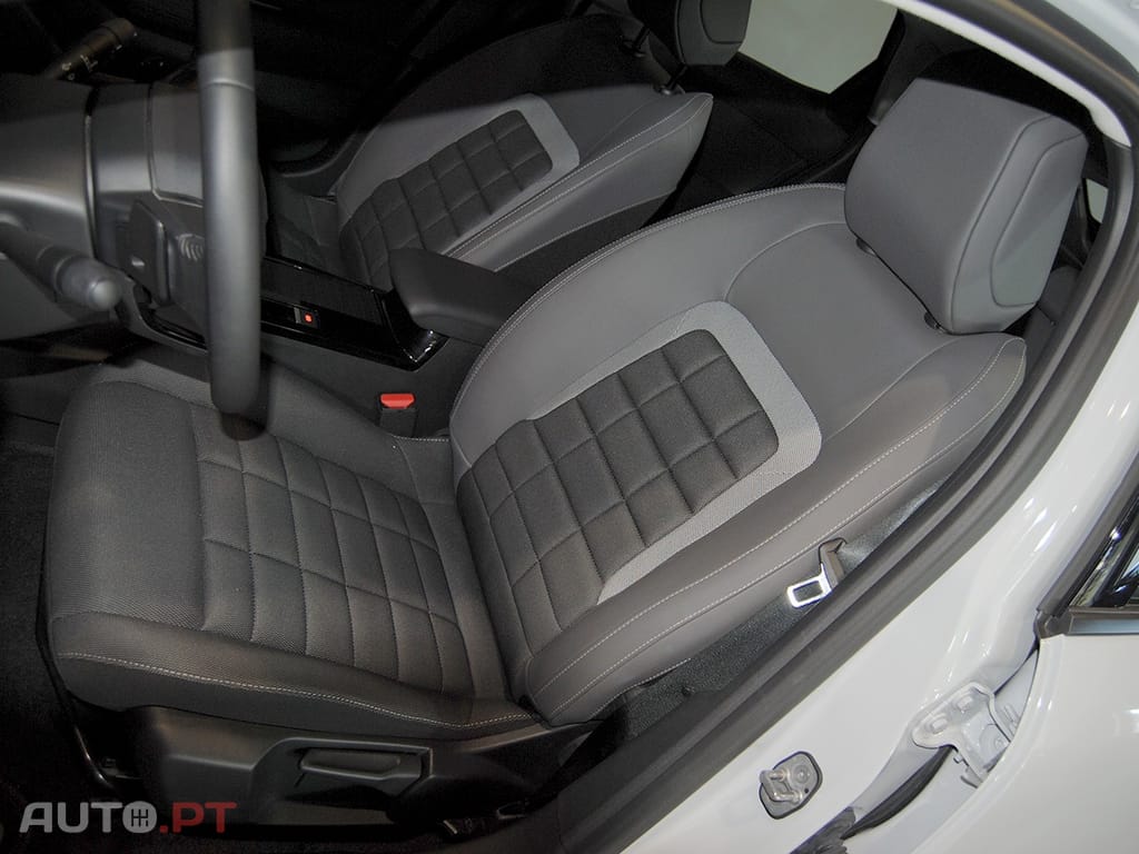 Citroen C4 1.2 Hybrid Plus e-DSC6
