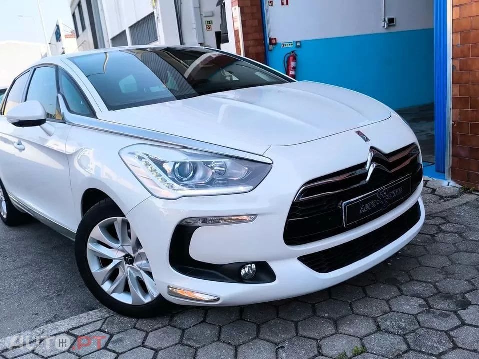 Citroen DS5 1.6 e-HDi Air. So Chic CMP6 112g