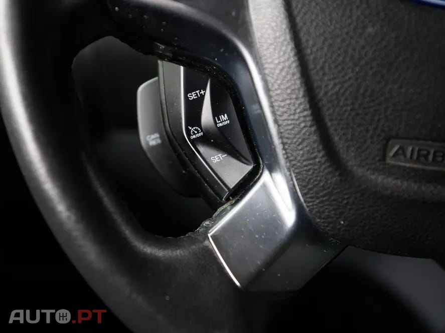 Ford Transit Custom Adaptada p/ 3 cadeiras de rodas