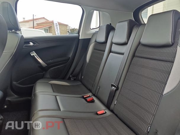 Peugeot 2008 1.2eTHP Allure