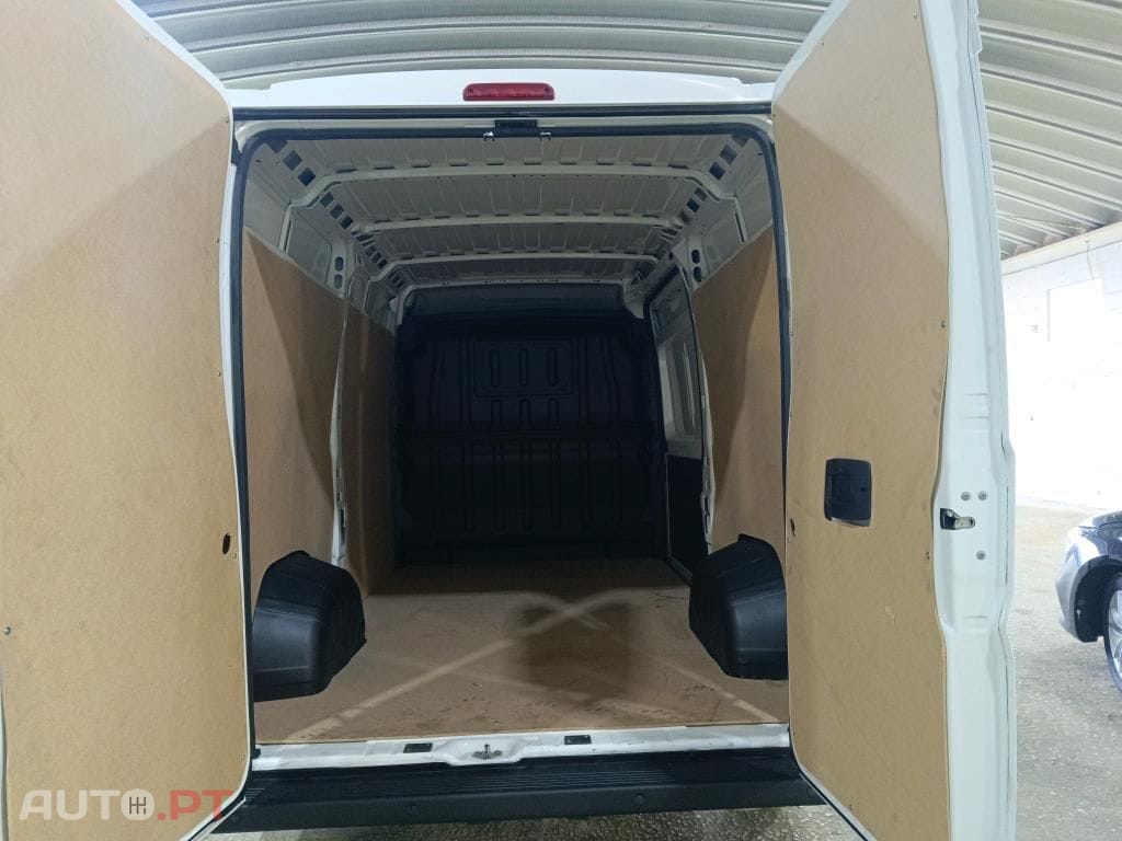 Peugeot Boxer 2.2 BlueHDi 335 L2H2 Premium