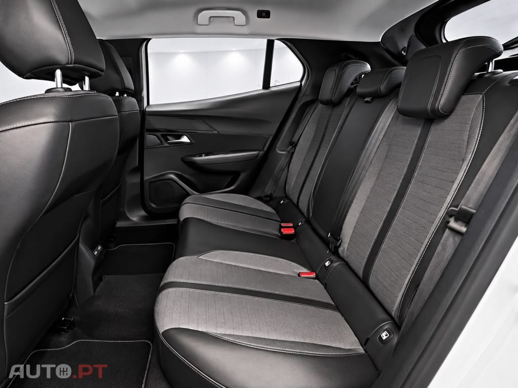 Peugeot 2008 PureTech 130 EAT8 Allure