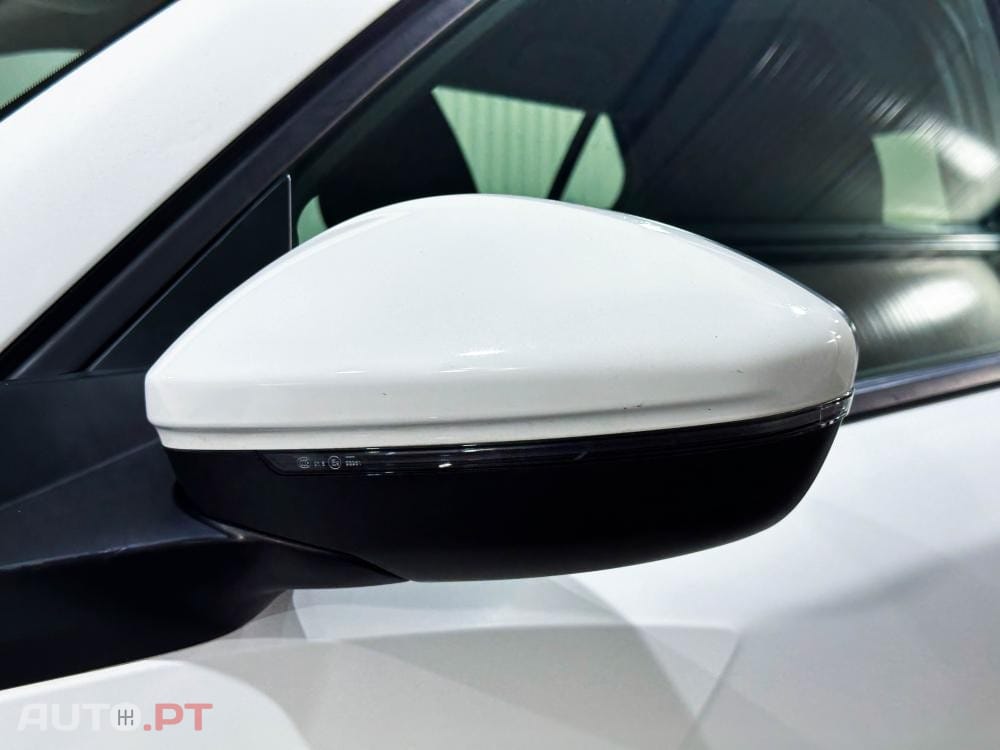 Peugeot 2008 1.2 PureTech Allure EAT8