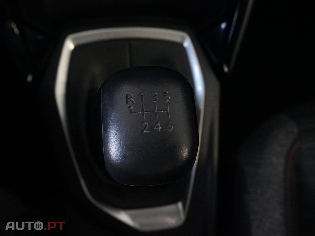 Peugeot 208 1.5 BlueHDi — fotografia 12