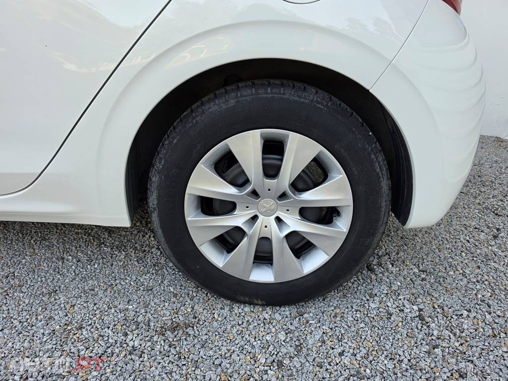 Peugeot 208 1.2i 68Cv Life