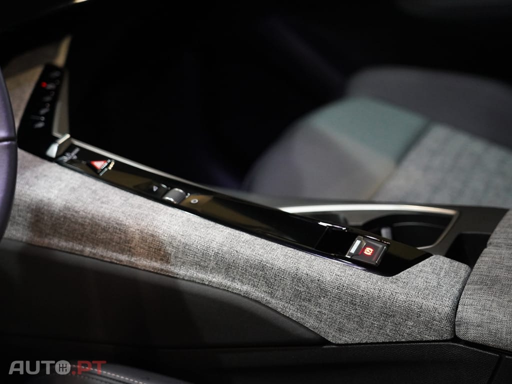 Peugeot 3008 1.2 Hybrid Allure e-DCS6