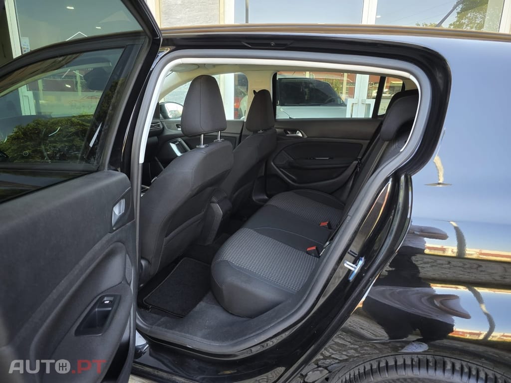Peugeot 308 1.6 BlueHDi Style J17