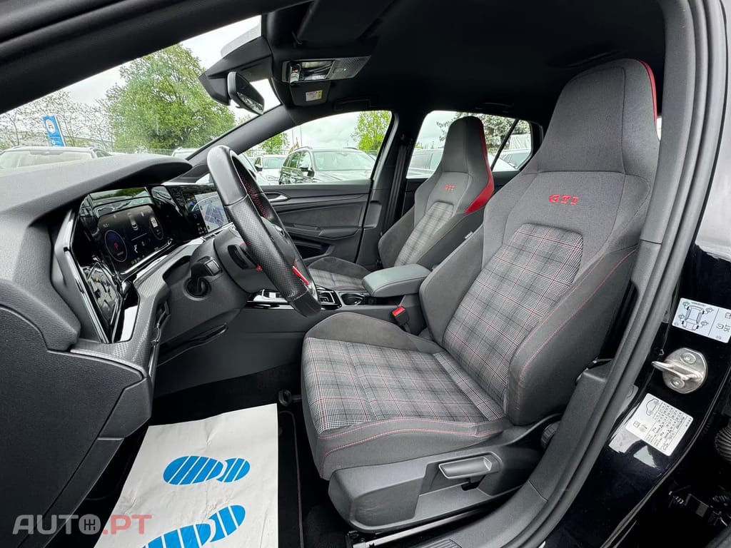 Volkswagen Golf 2.0 TSI GTI Black Style