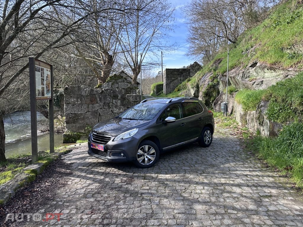 Peugeot 2008 PureTech 100 Allure