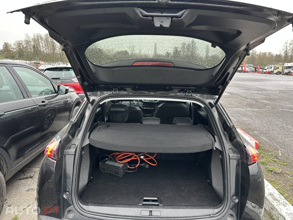 Peugeot E-2008 50 kWh Allure