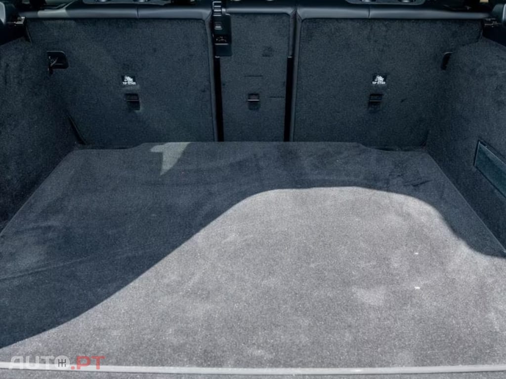 Mercedes-Benz E 220 d AMG I.V.A DEDUTÍVEL