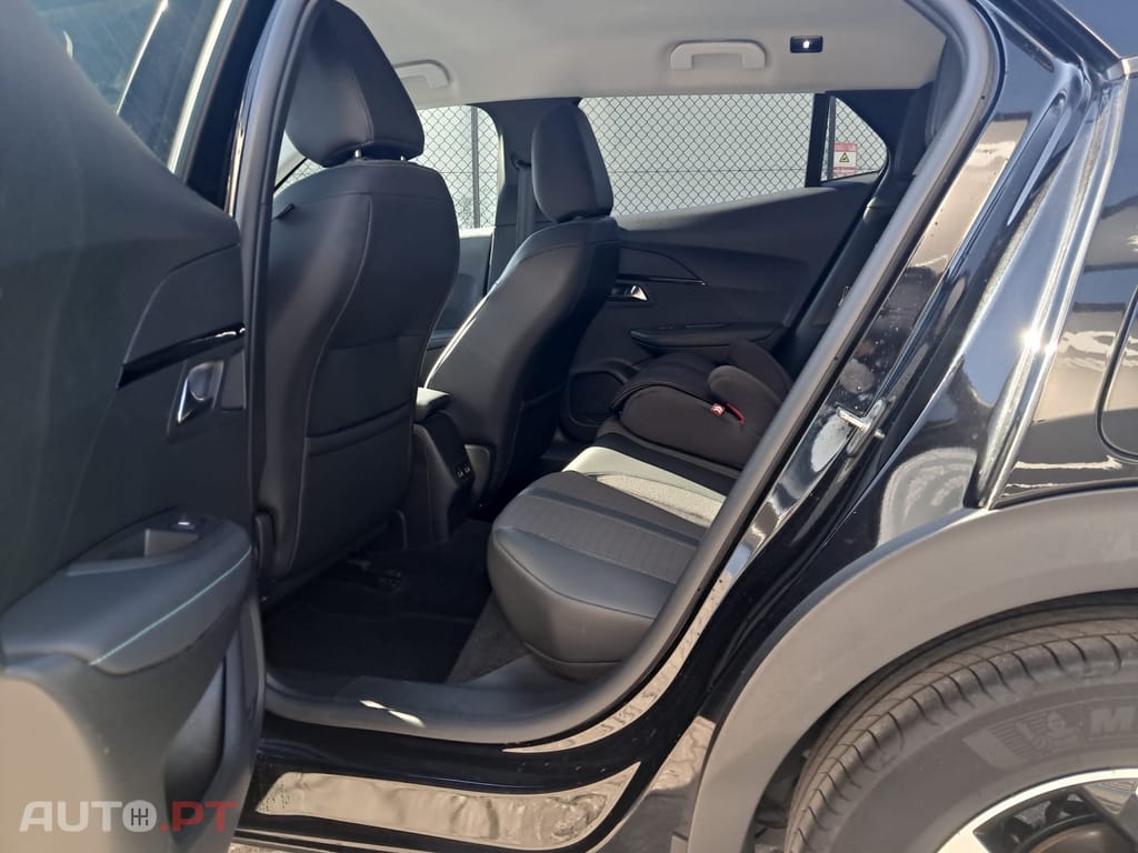 Peugeot 2008 1.2 PureTech Allure EAT8