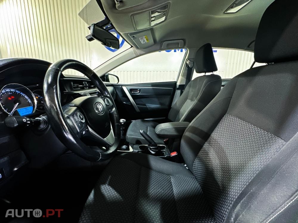Toyota Corolla 1.4 D-4D Exclusive +Navi MM
