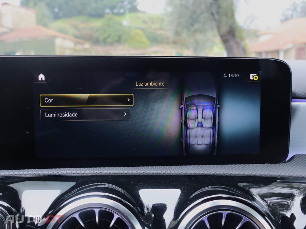 Mercedes-Benz A 250 e AMG Line