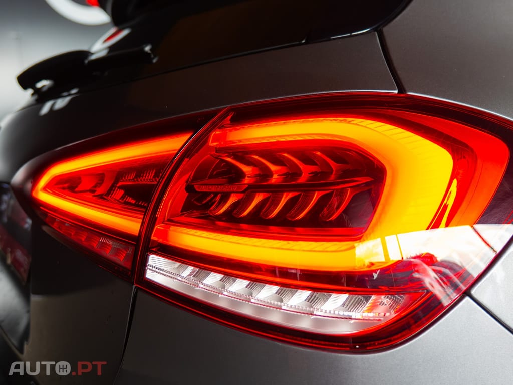 Mercedes-Benz A 35 AMG 4Matic Speedshift DCT 7G