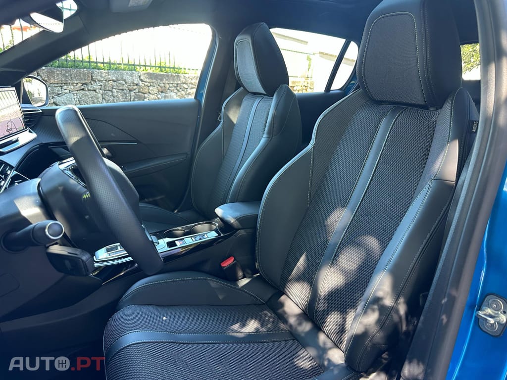 Peugeot E-208 51 kWh GT