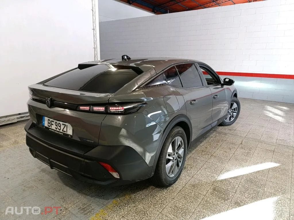 Peugeot 408 1.6 Hybrid Allure Pack e-EAT8