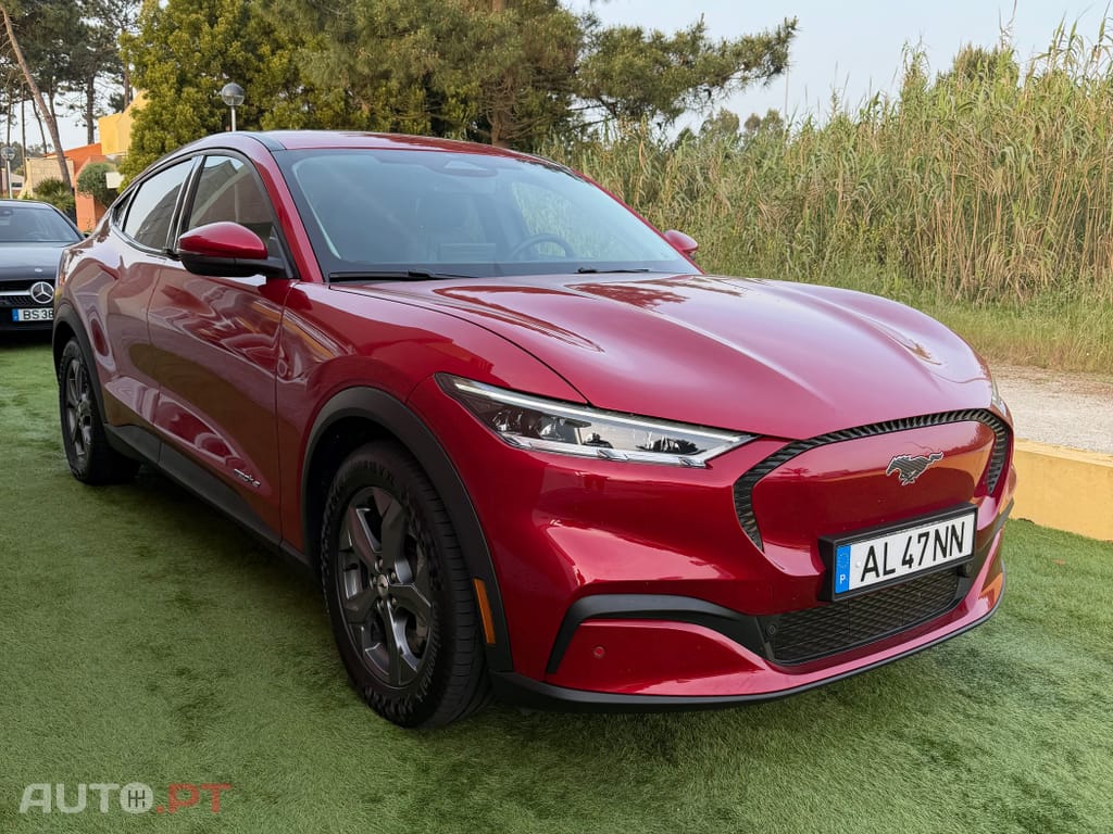 Ford Mustang Mach-E Standard • 75,7 kWh • 294 CV