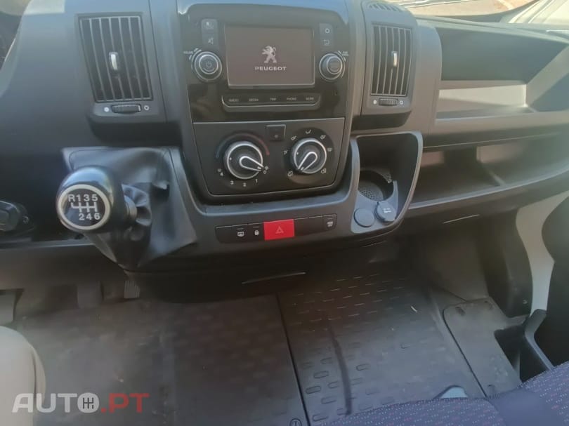 Peugeot Boxer 2.2 BlueHDi 333 L3H2 Premium