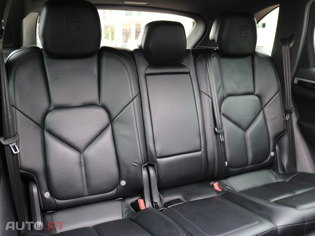 Porsche Cayenne Platinum Edition — fotografia 18