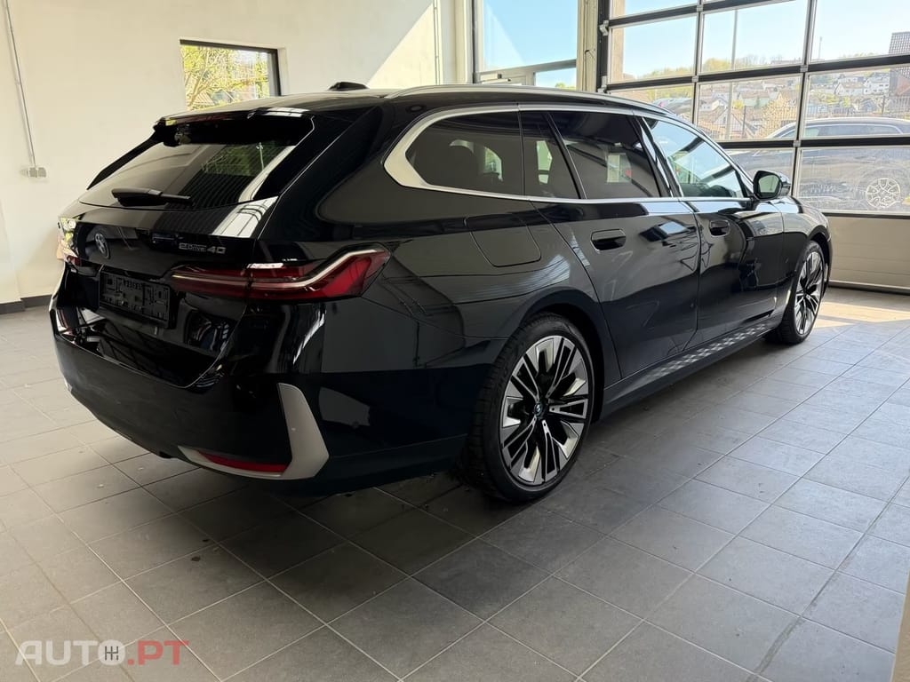 BMW i5 Touring eDrive40