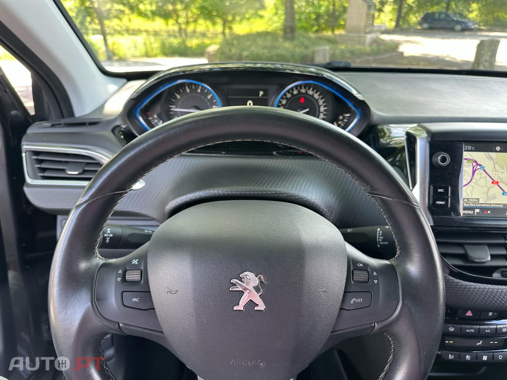 Peugeot 2008 1.2 PureTech Allure EAT6