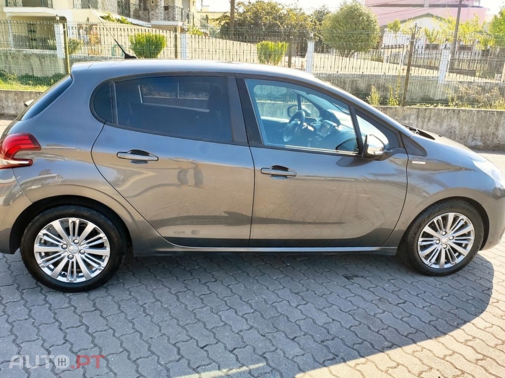 Peugeot 208 1.6 BlueHDi Style